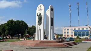 Мемориал дружбы четырех конфессий (Grodzienskaja Region, Iwje, Kamsamolskaja Square), monument, memorial