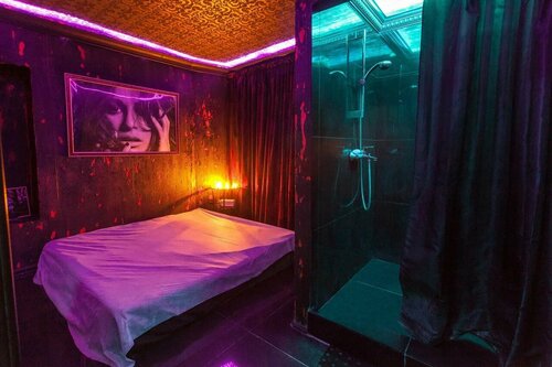 Trans-kelin oral seks ichki kiyim porno video