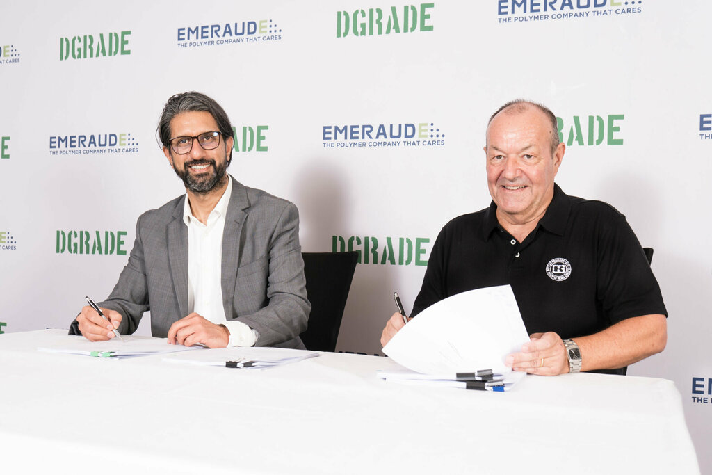 Courier services Emeraude Polymers Dmcc, Dubai, photo