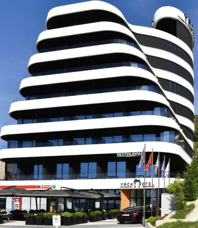 Гостиница Yacht Hotel во Влёре