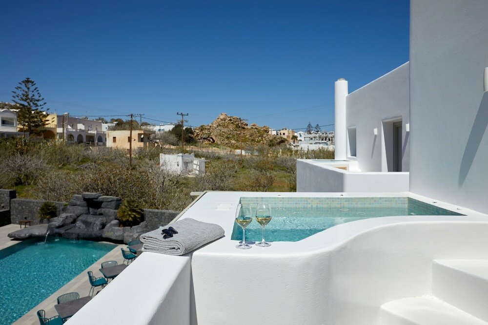 Фото Mountain and Sea Suites