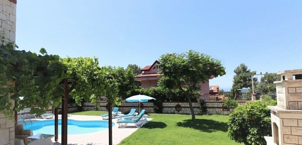 Фото Villa Th18 by JoyLettings