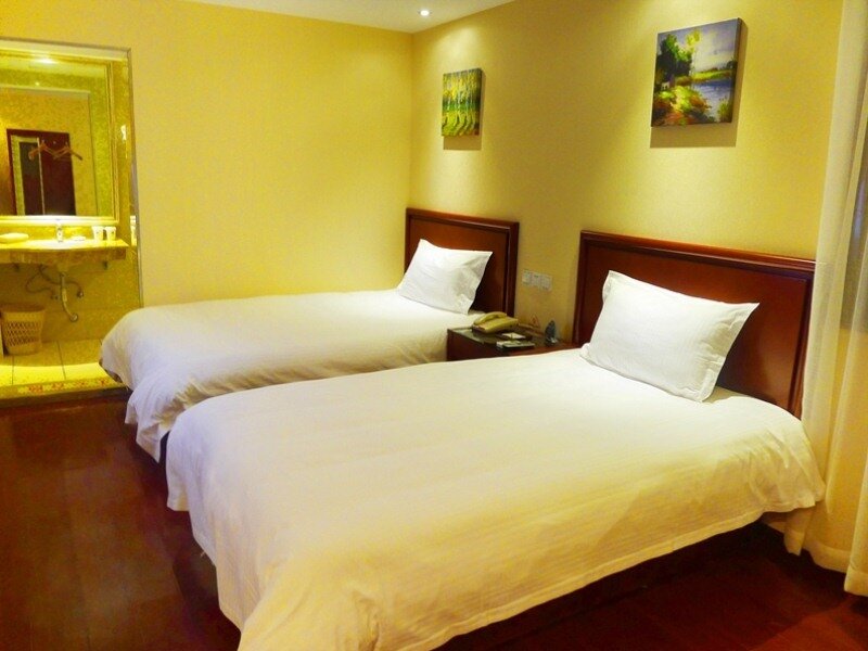 Фото GreenTree Guiyang Shifu Court Street Hotel