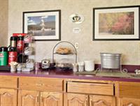 Фото Super 8 by Wyndham Dunbar/Charleston Area