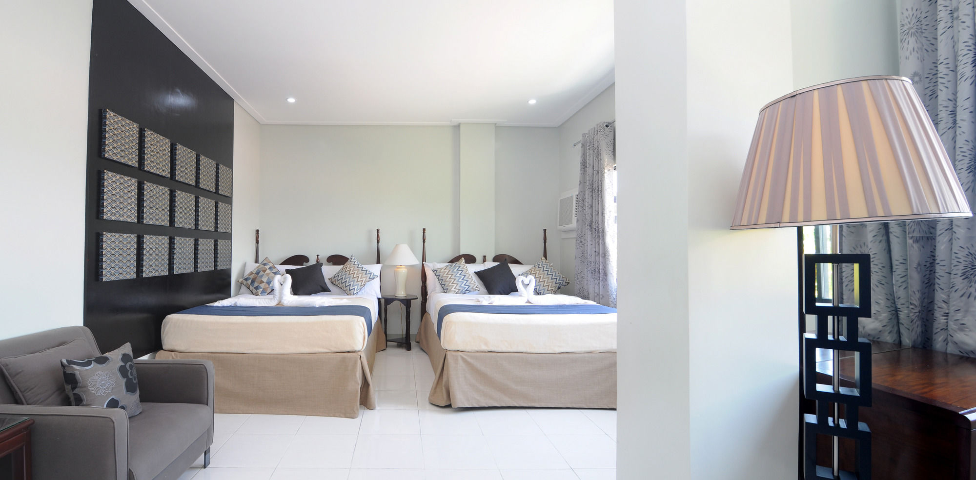 Фото 717 Cesar Place Hotel