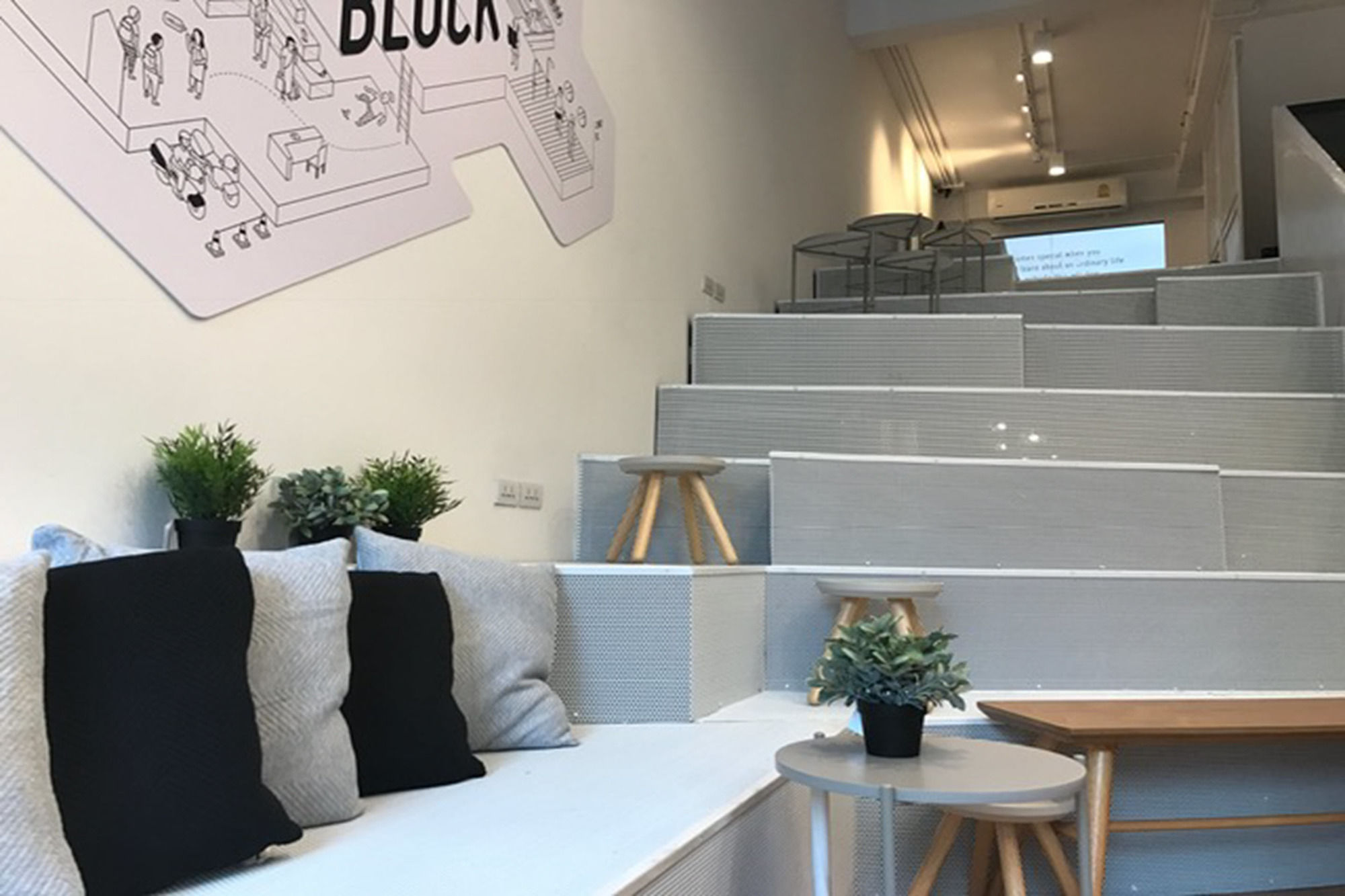 Фото Bed One Block Hostel