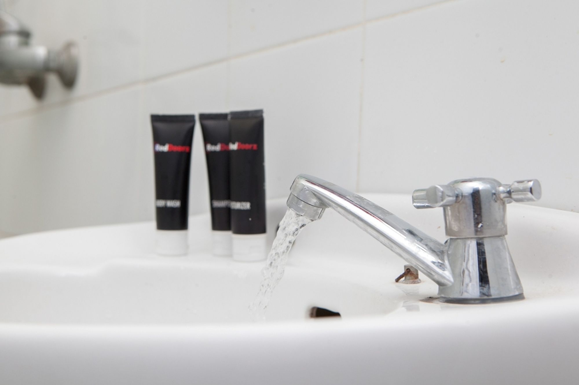 Фото RedDoorz Plus near Sukajadi 2