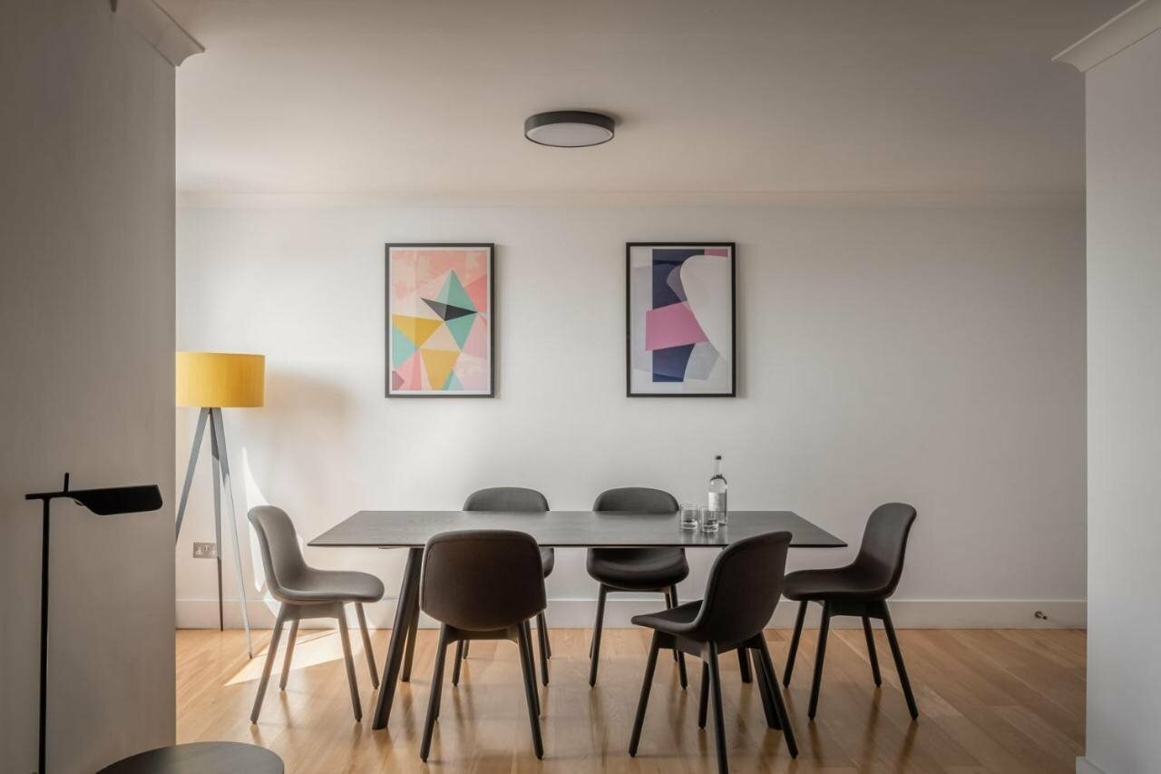Фото Monarch House Serviced Apartments