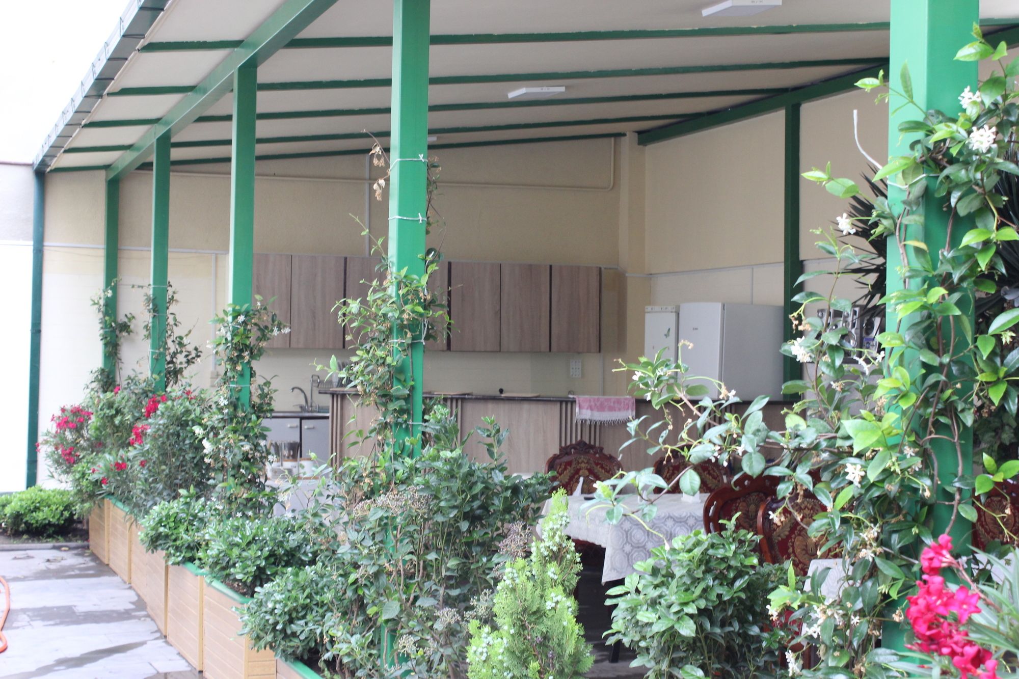 Фото Vedzisi garden hotel