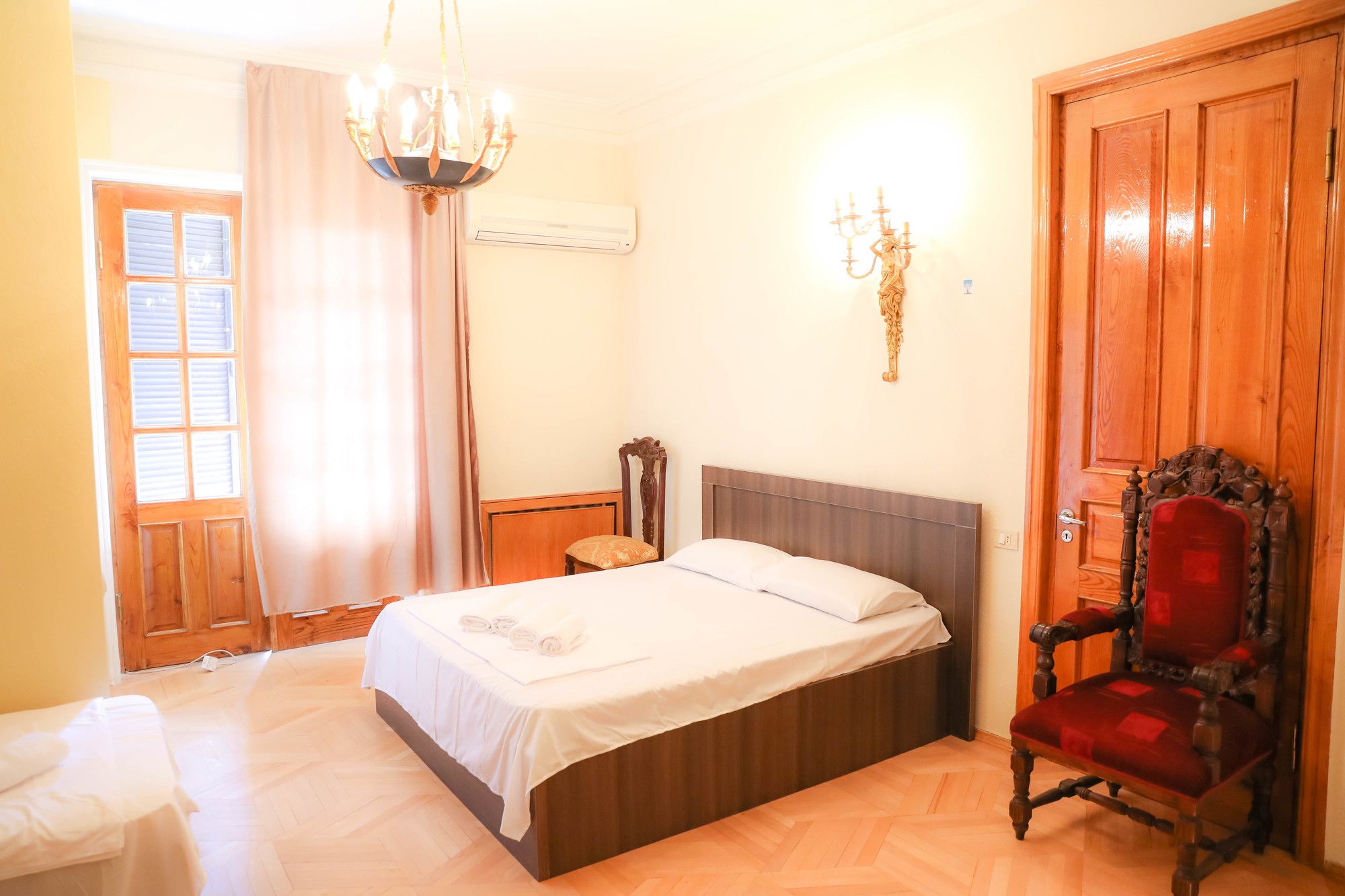 Фото Vedzisi garden hotel