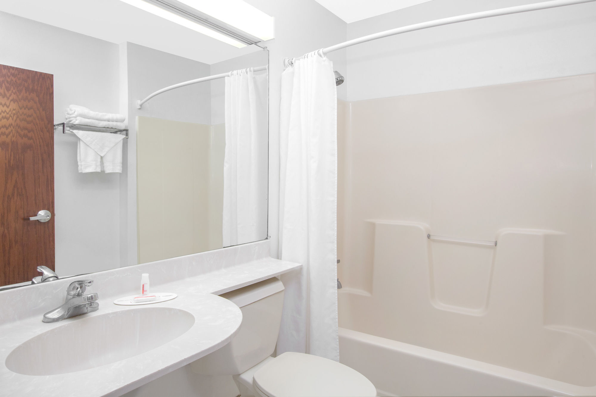 Фото Microtel Inn & Suites by Wyndham Meridian