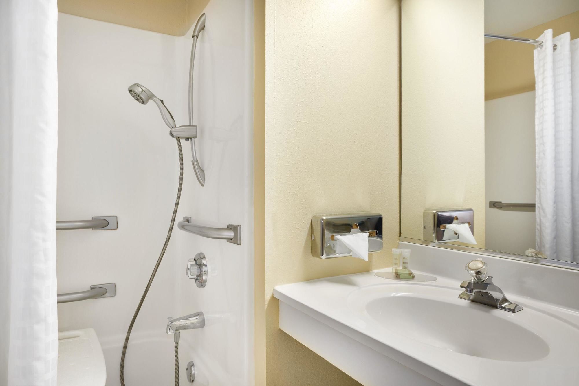 Фото Super 8 by Wyndham Alton