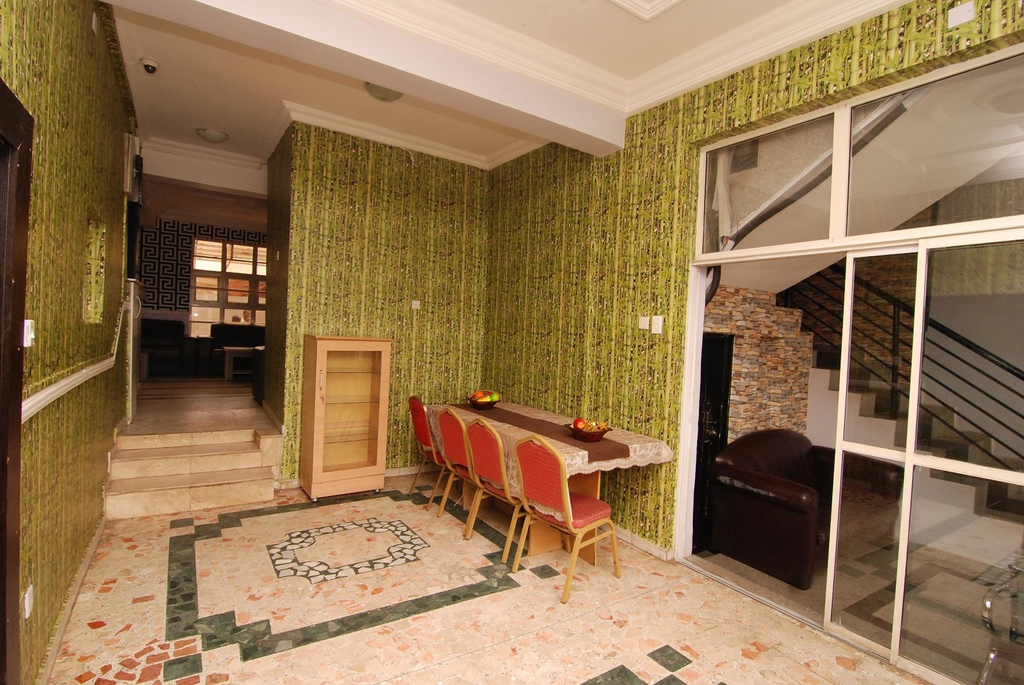 Фото Silverland Hotel and Suites