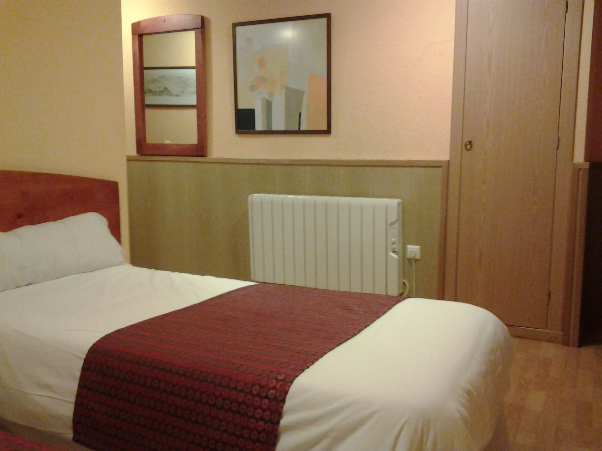 Фото Hostal Restaurante Puerta del Alcázar