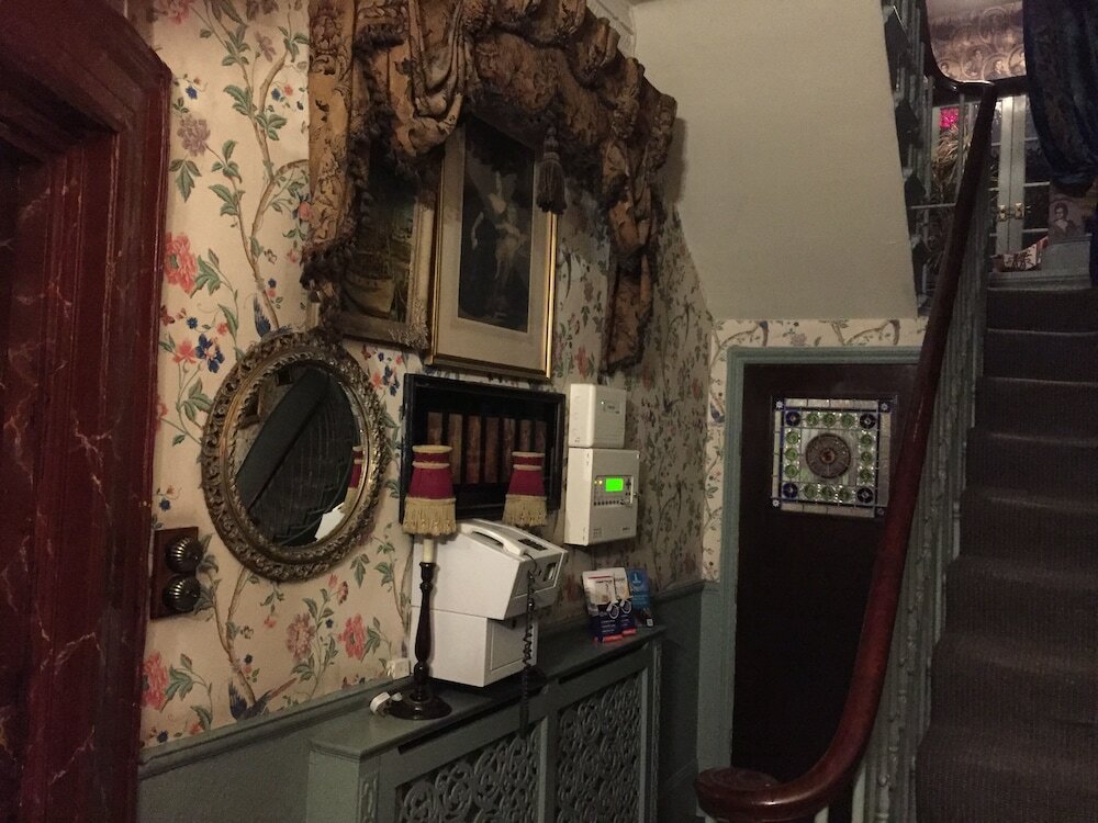 Фото The Pavilion Hotel