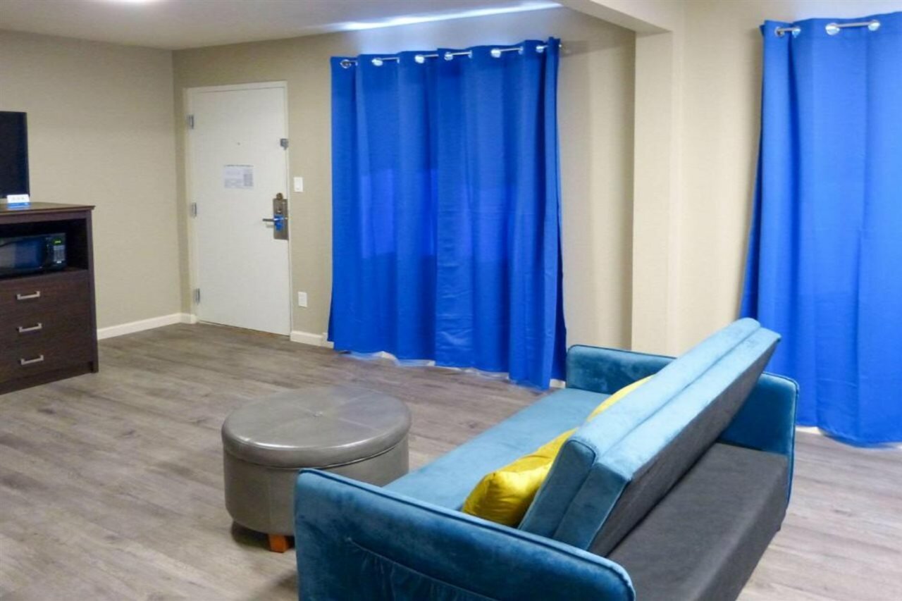 Фото Rodeway Inn & Suites