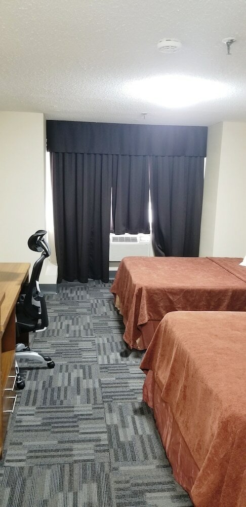 Фото Baymont by Wyndham Montreal Airport