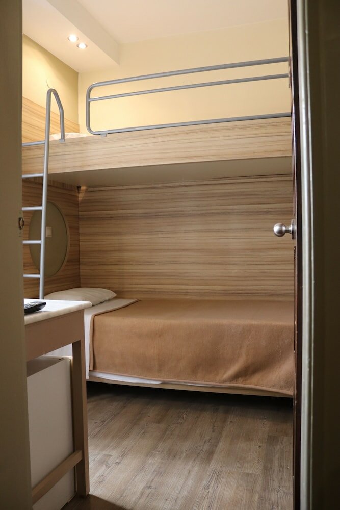 Фото Yria Hotel