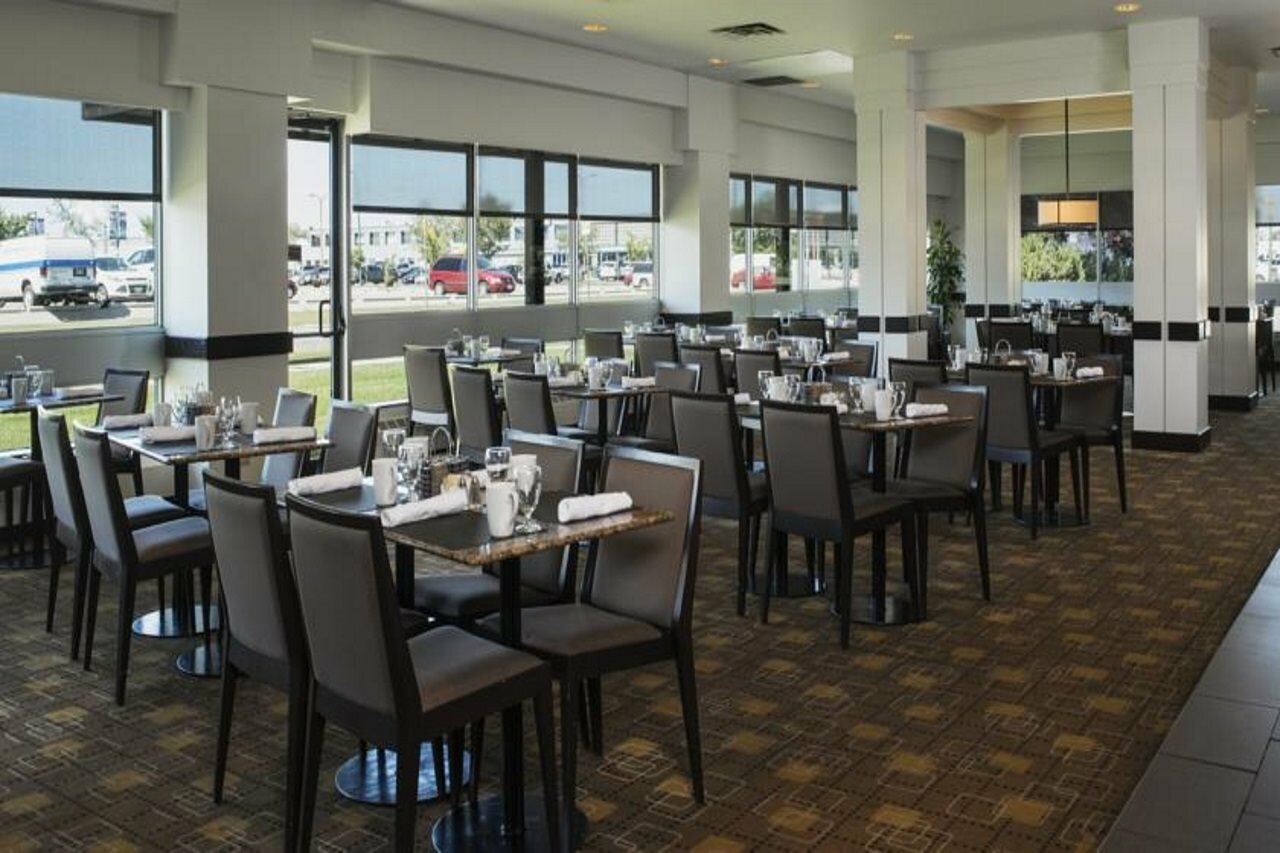 Фото Hilton Winnipeg Airport Suites