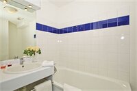 Фото Séjours and Affaires Lyon Saint Nicolas