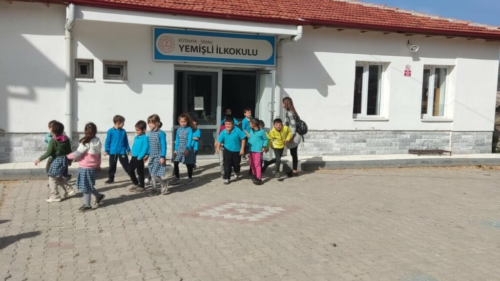 School Yemisli Middle School, Simav, photo