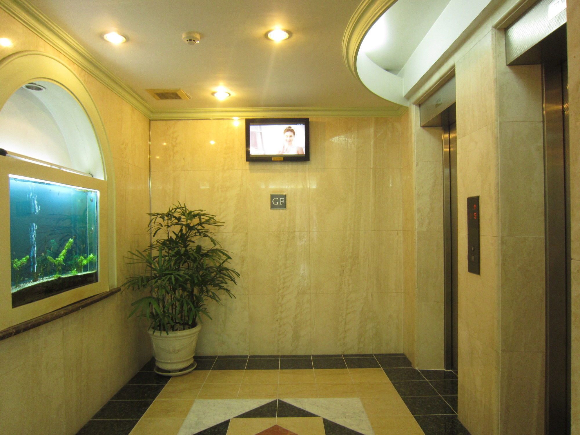 Фото Saigon Court Serviced Apartment