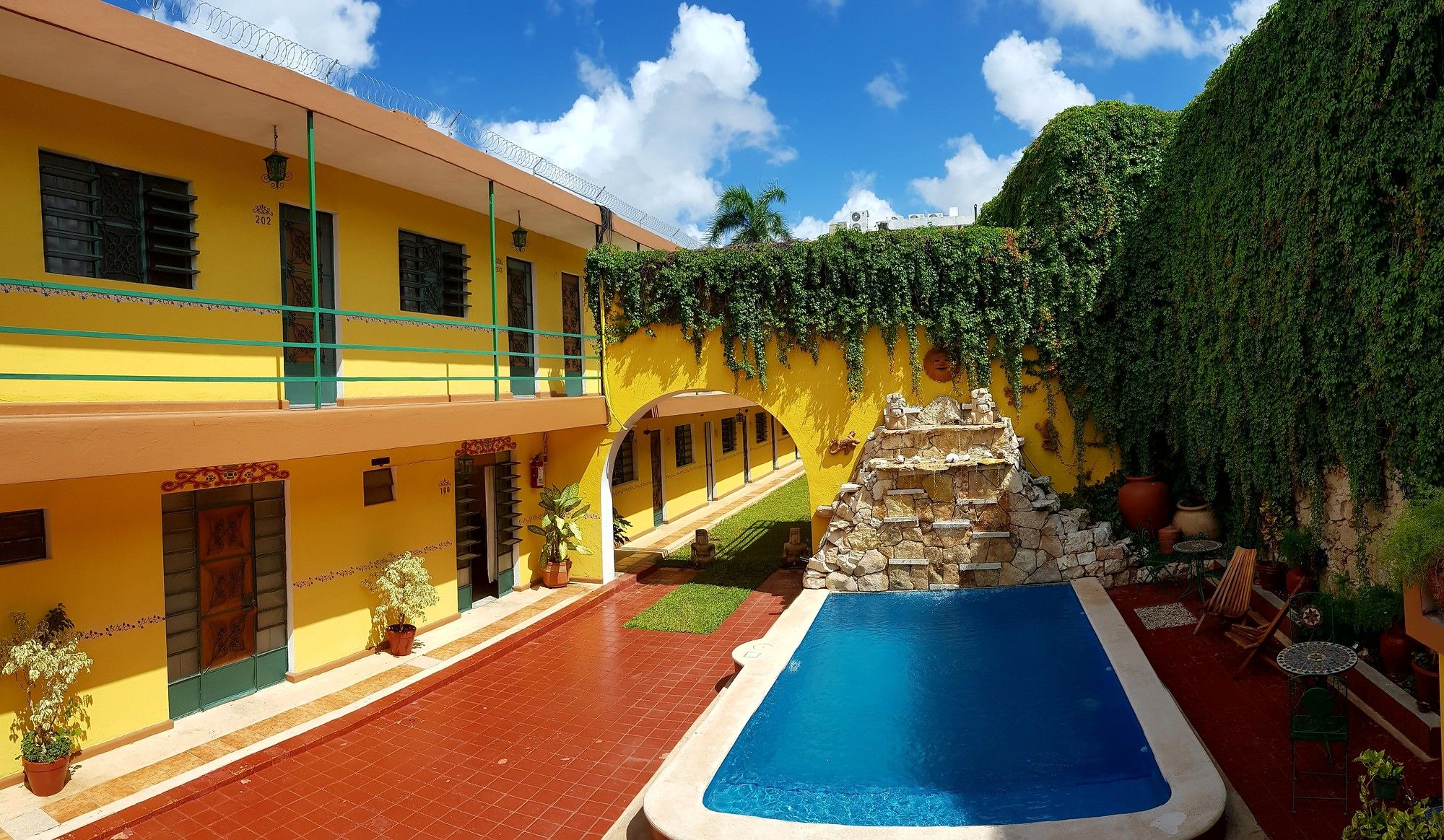 Фото отеля 2