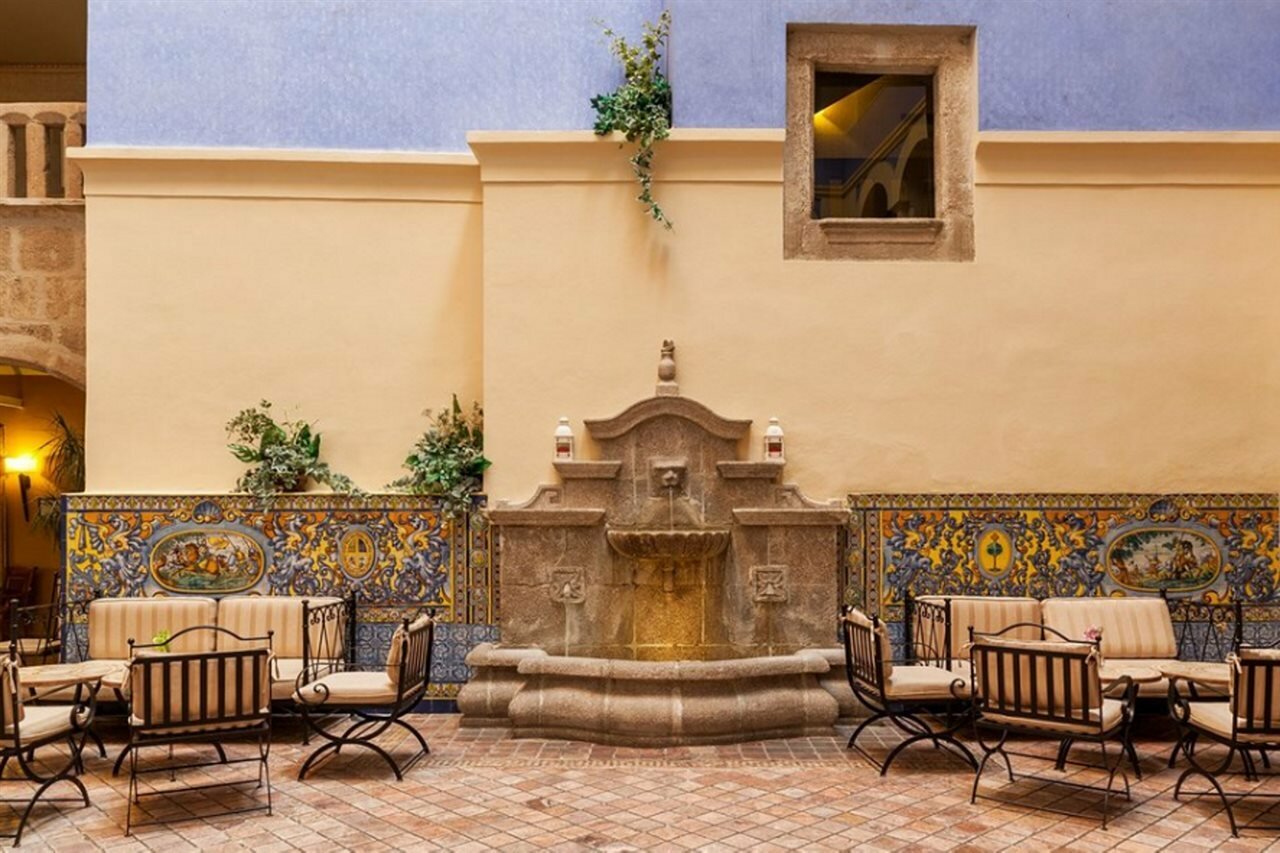 Фото Hotel Ilunion Mérida Palace