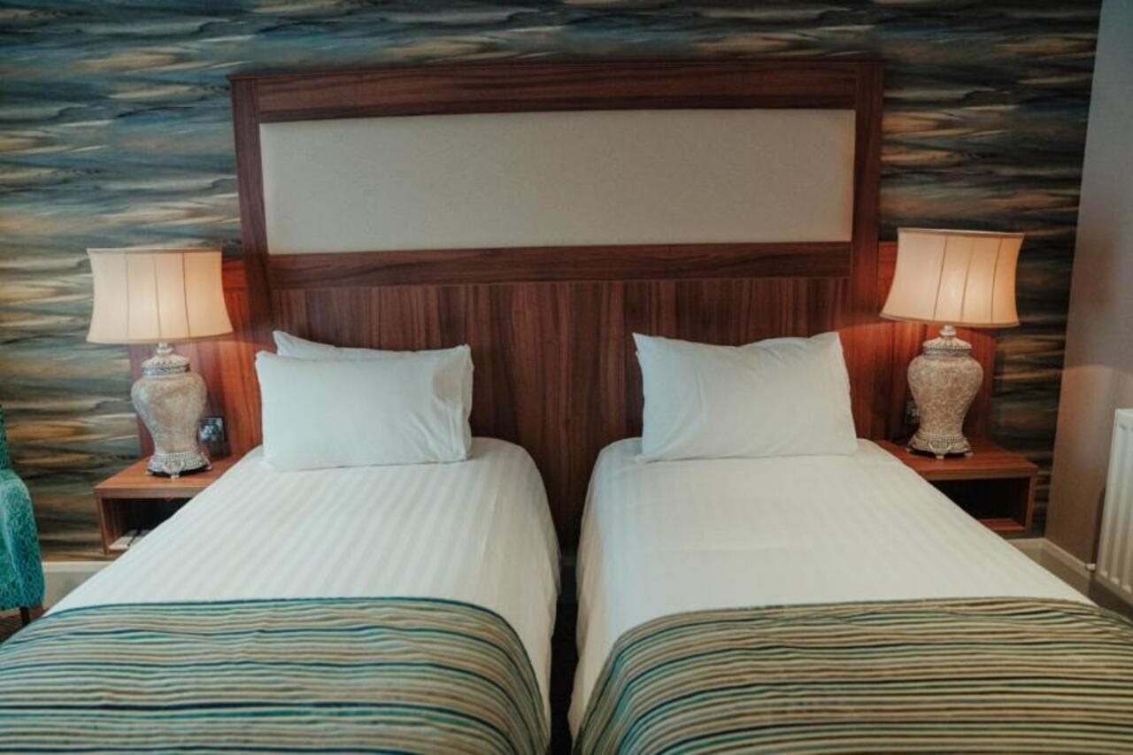 Фото Dunadry Hotel and Gardens