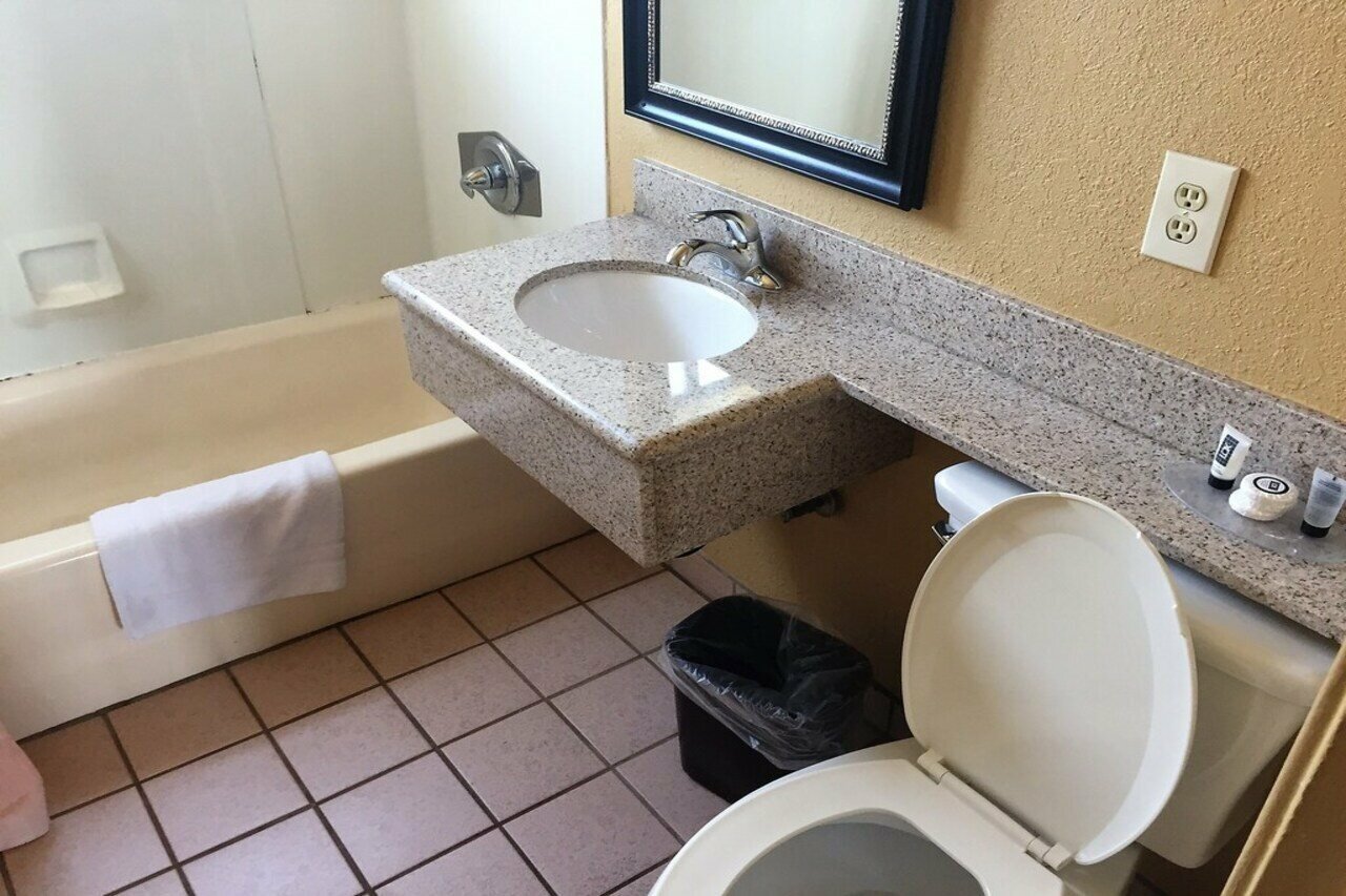 Фото Pacific Inn & Suites