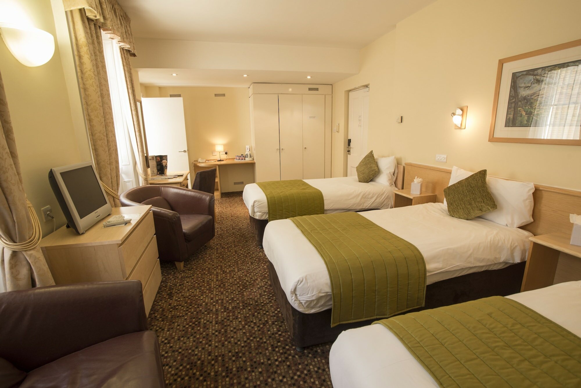 Фото The Darlington Hyde Park