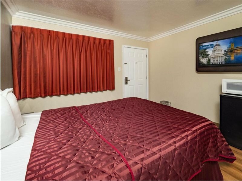 Фото Travelodge by Wyndham Sacramento Convention Center