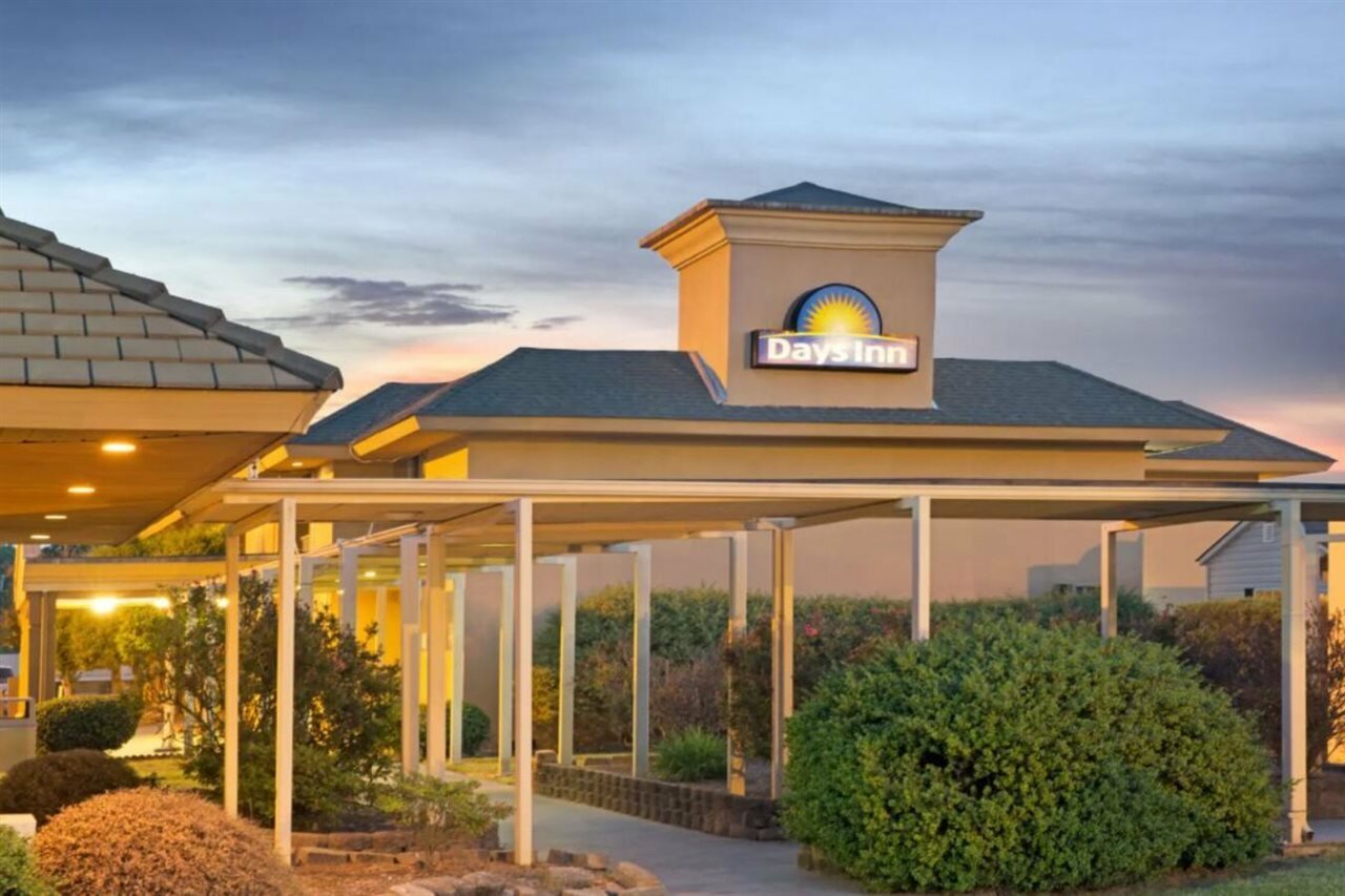 Фото Days Inn by Wyndham Charlotte/Woodlawn Near Carowinds