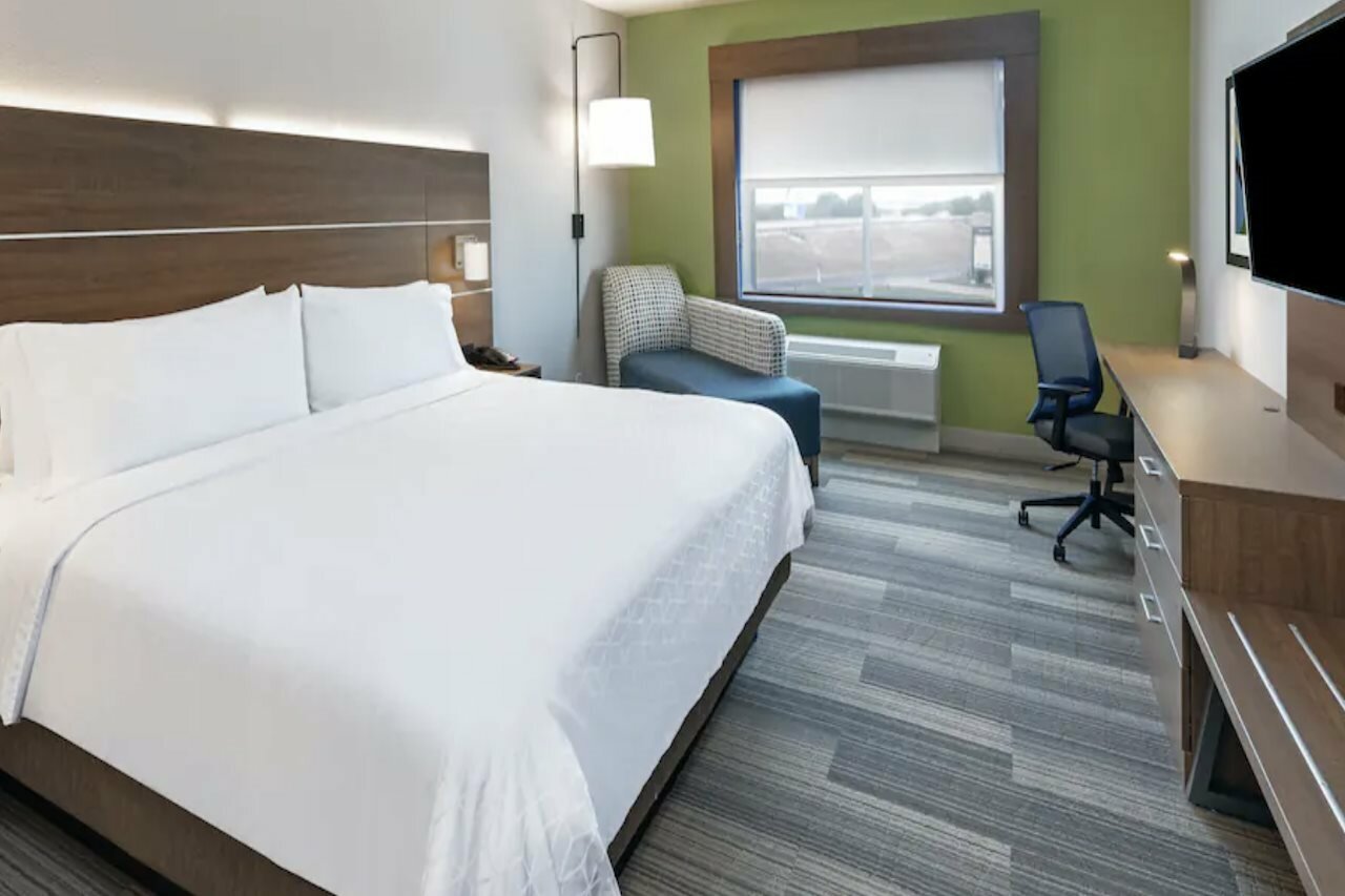 Фото Holiday Inn Express & Suites Denton - Sanger, an Ihg Hotel