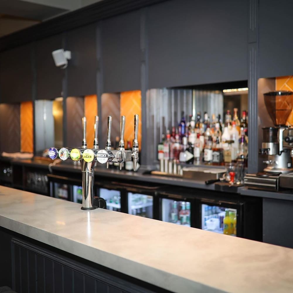 Фото Arnos Manor Hotel