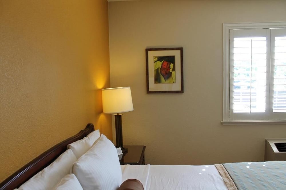 Фото Governors Inn Hotel