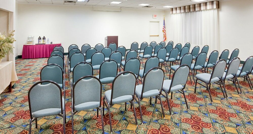 Фото Baymont by Wyndham East Windsor Bradley Airport