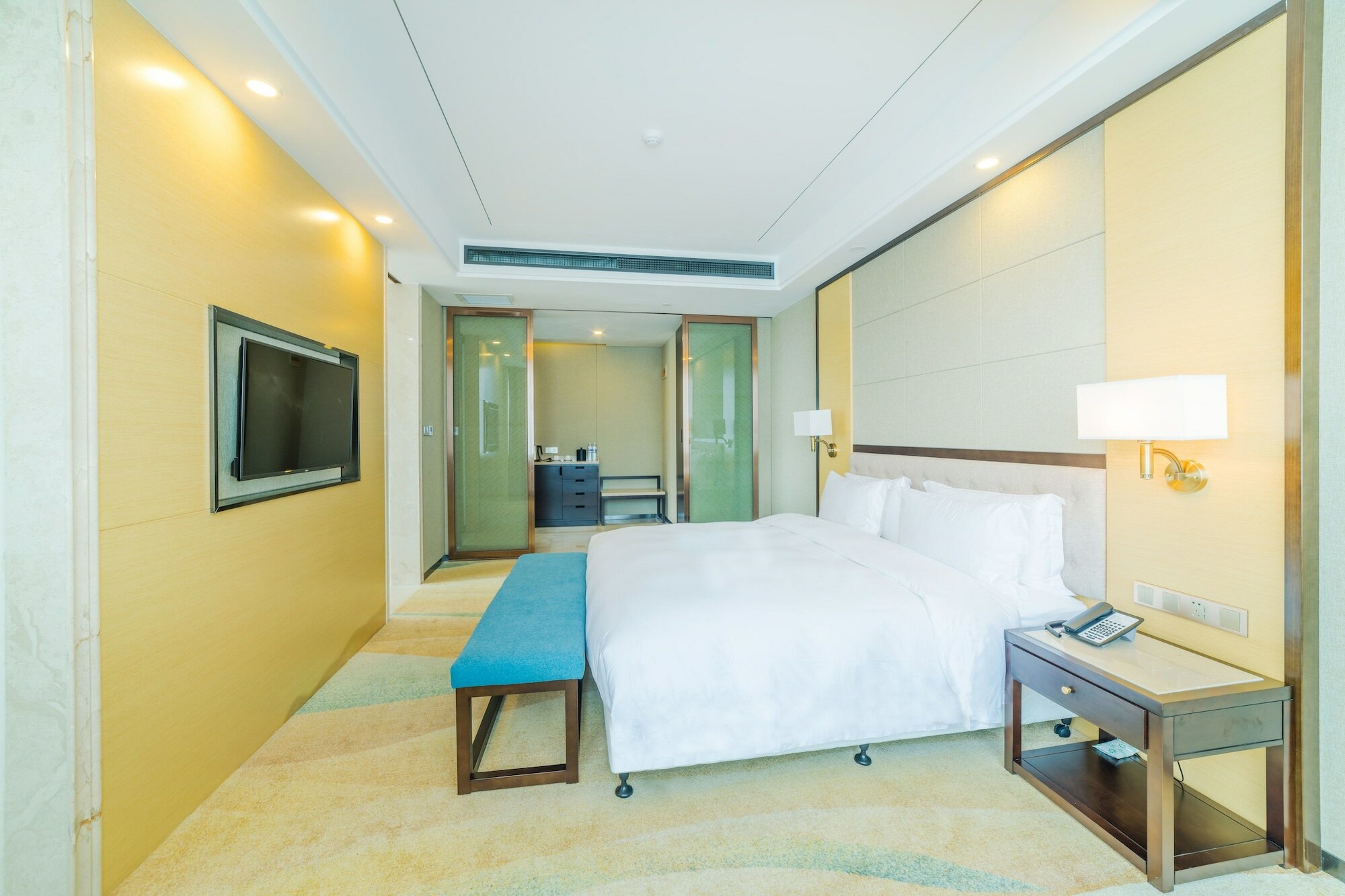 Фото Hundred Hotel