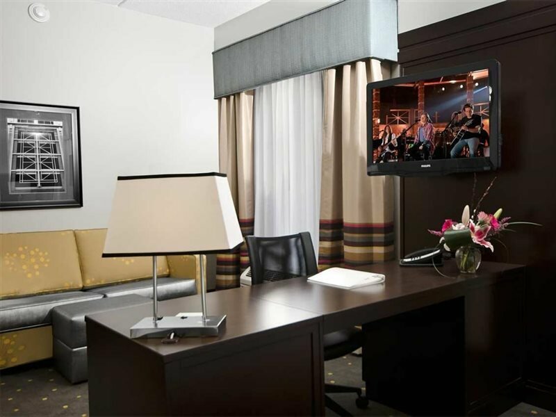Фото Hampton Inn & Suites Raleigh Downtown