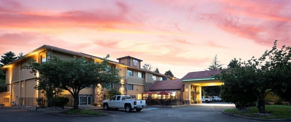 Фото Best Western Plus Parkway Inn