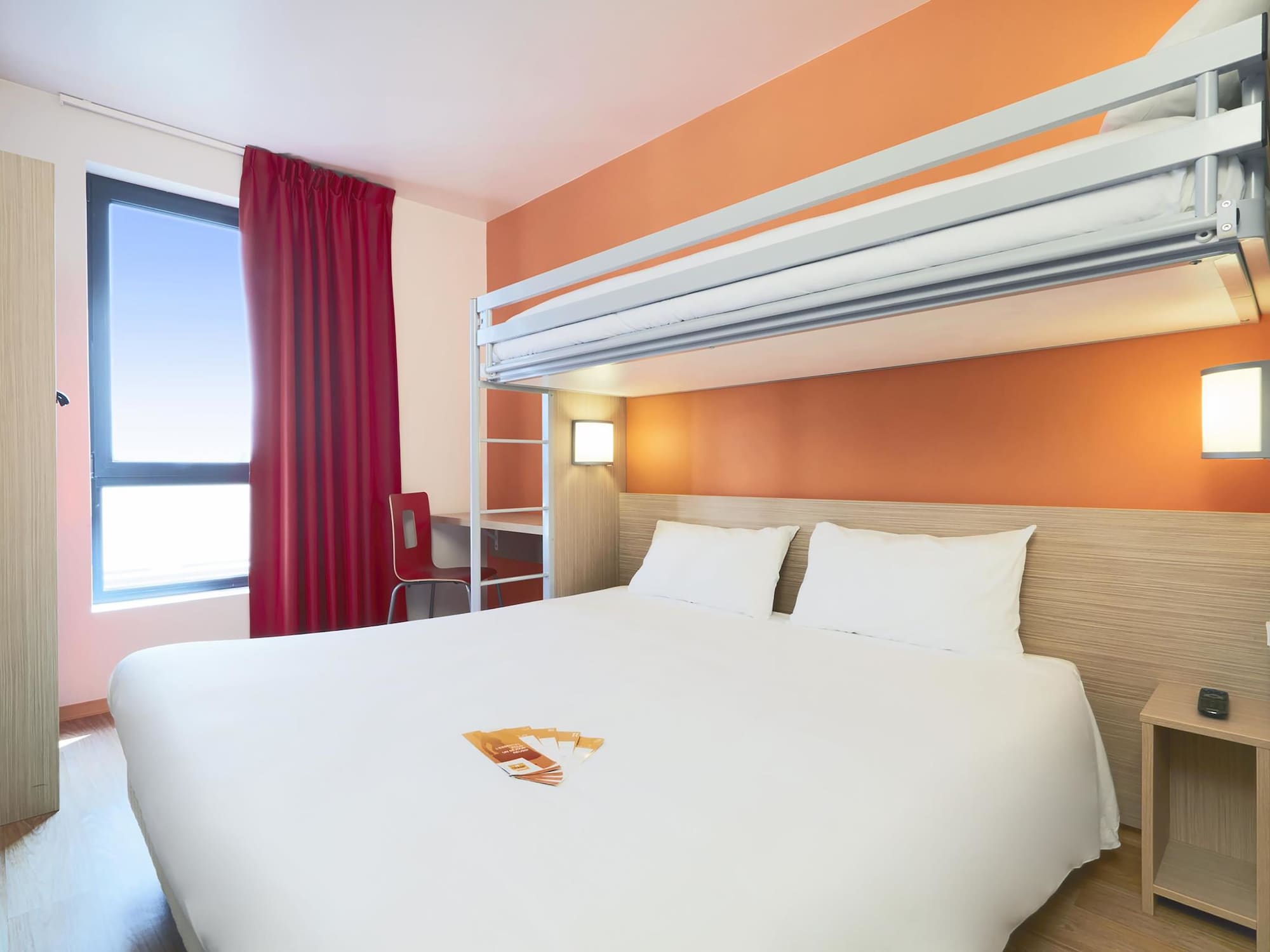 Фото Hôtel Première Classe Chartres Barjouville