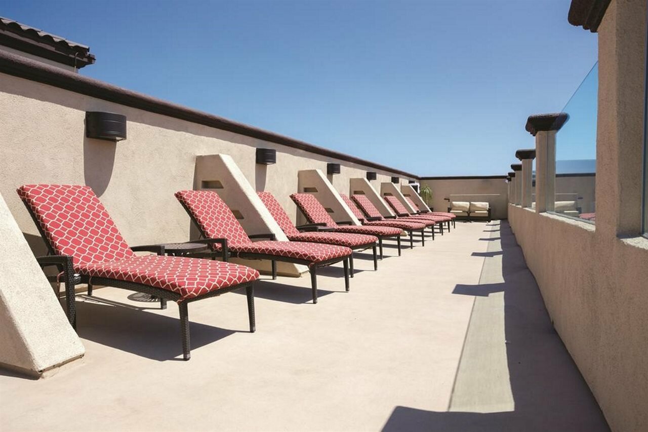 Фото Peacock Suites