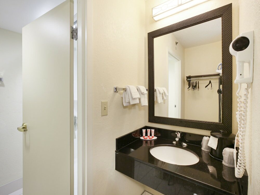 Фото Quality Inn & Suites