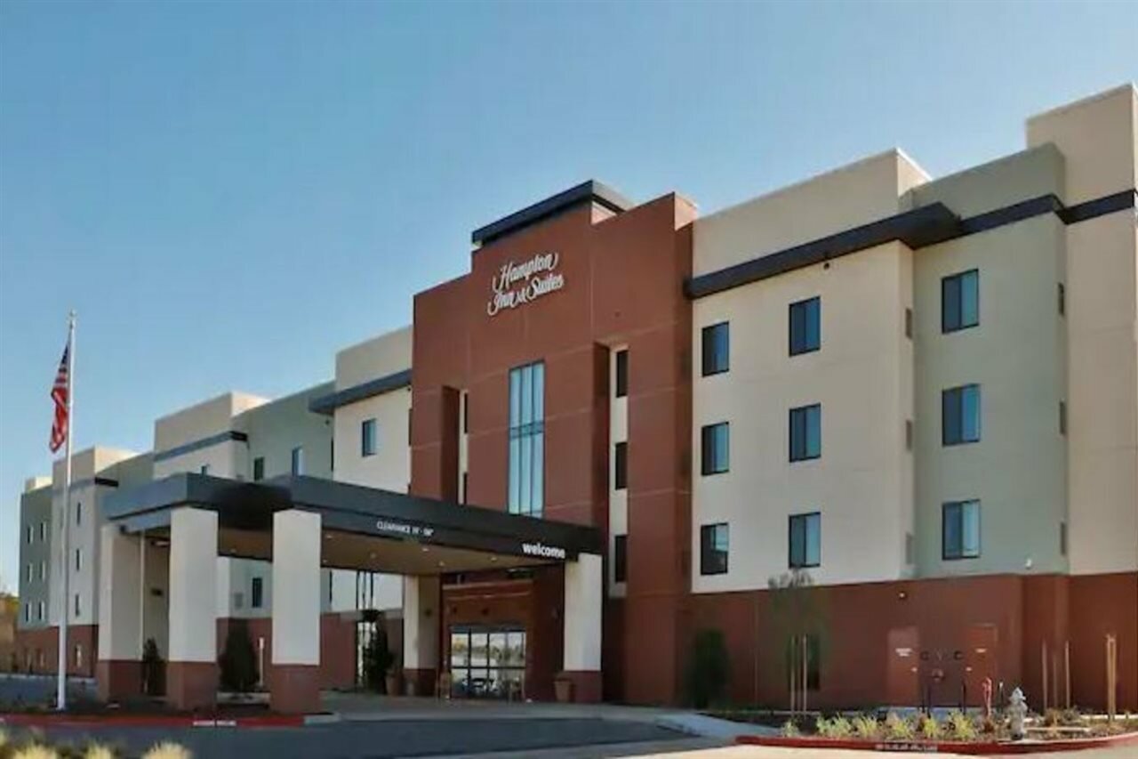 Фото Hampton Inn & Suites Sacramento at Csus