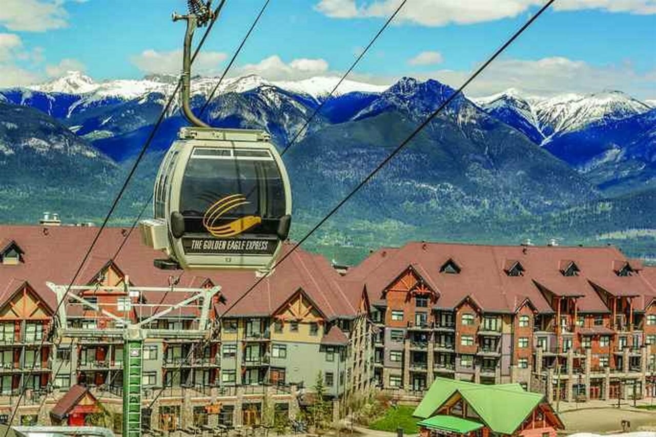 Фото Glacier Mountaineer Lodge