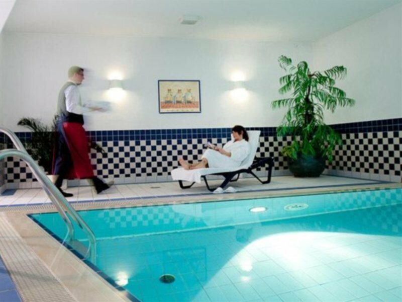 Фото Mercure Hotel Hamburg am Volkspark