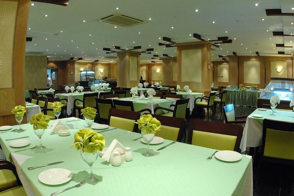 Фото Al Muntazah Plaza Hotel