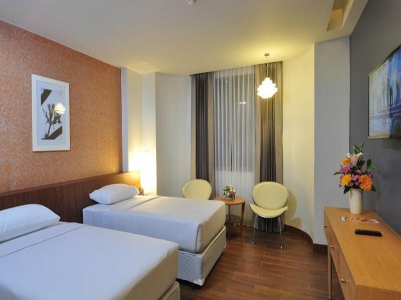 Фото Flipper Lodge Hotel