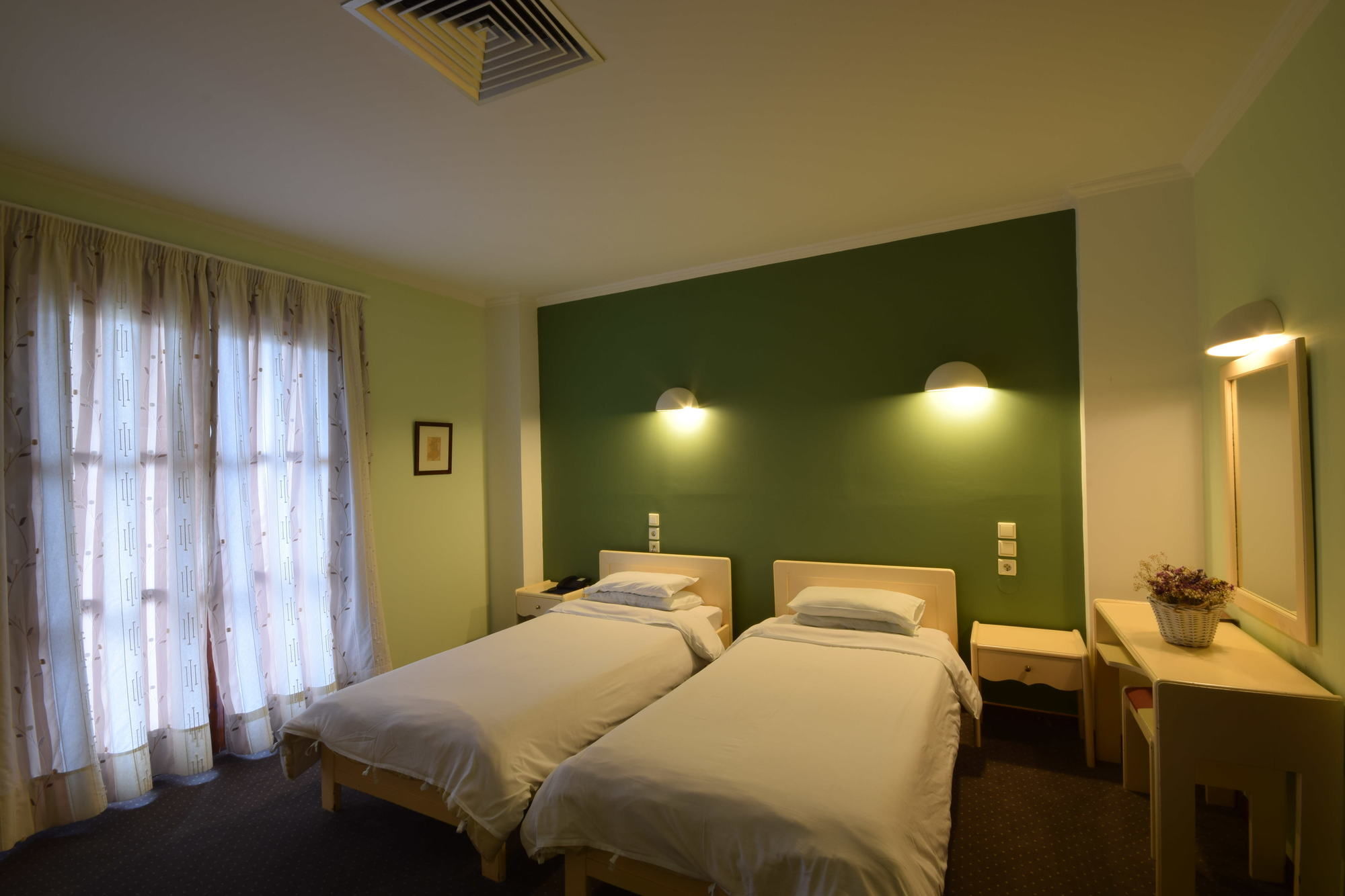Фото Mont Helmos Hotel