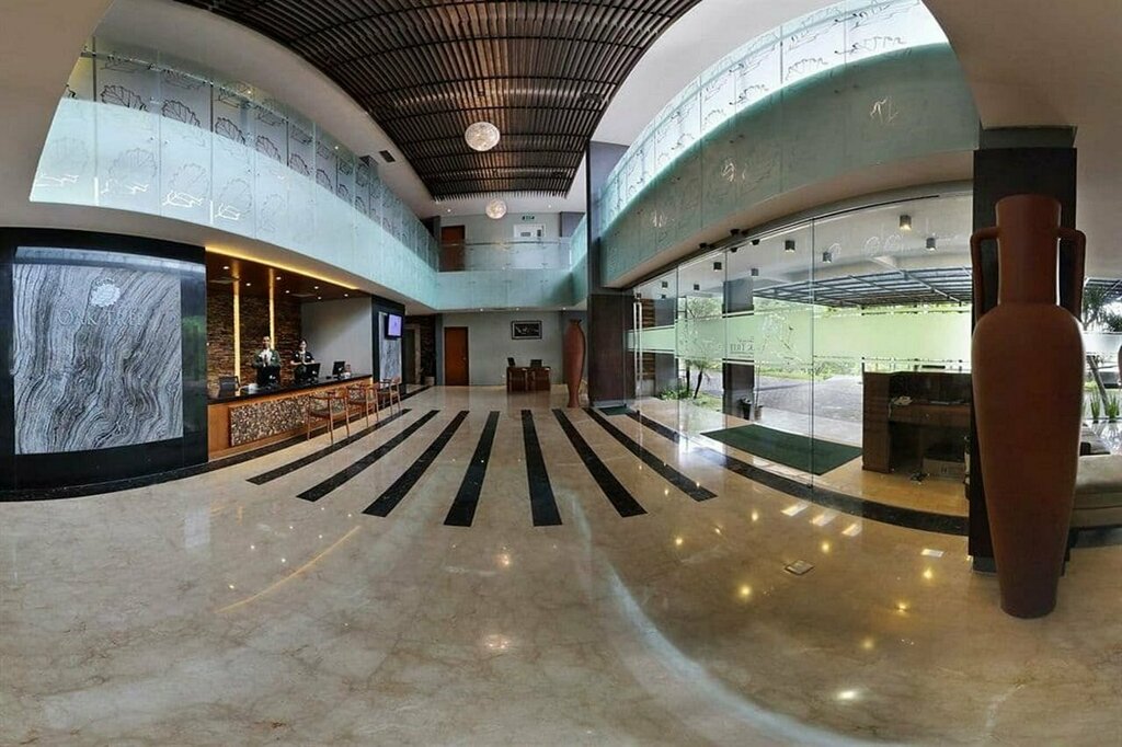 Hotel Oak Tree Emerald Hotel & Conventions Semarang, Semarang, photo